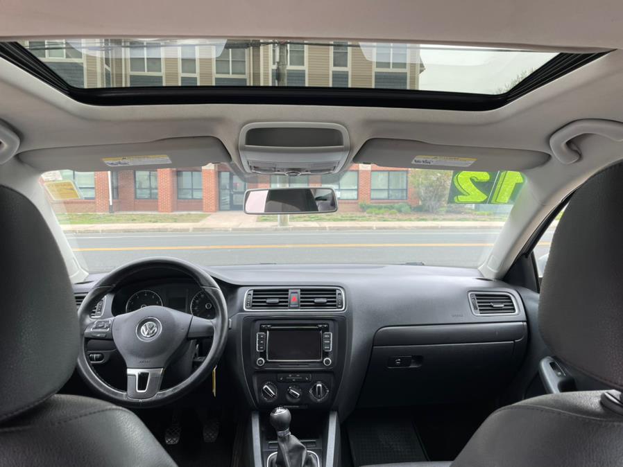 2012 Volkswagen Jetta Sedan 4dr Manual SE w/Convenience & Sunroof PZEV, available for sale in Manchester, Connecticut | Carsonmain LLC. Manchester, Connecticut 2012 Volkswagen Jetta Sedan 4dr Manual SE w/Convenience & Sunroof PZEV, available for sale in Manchester, Connecticut | Carsonmain LLC. Manchester, Connecticut