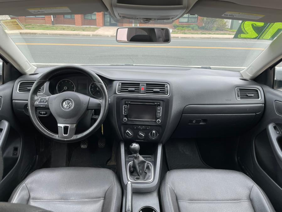 2012 Volkswagen Jetta Sedan 4dr Manual SE w/Convenience & Sunroof PZEV, available for sale in Manchester, Connecticut | Carsonmain LLC. Manchester, Connecticut 2012 Volkswagen Jetta Sedan 4dr Manual SE w/Convenience & Sunroof PZEV, available for sale in Manchester, Connecticut | Carsonmain LLC. Manchester, Connecticut