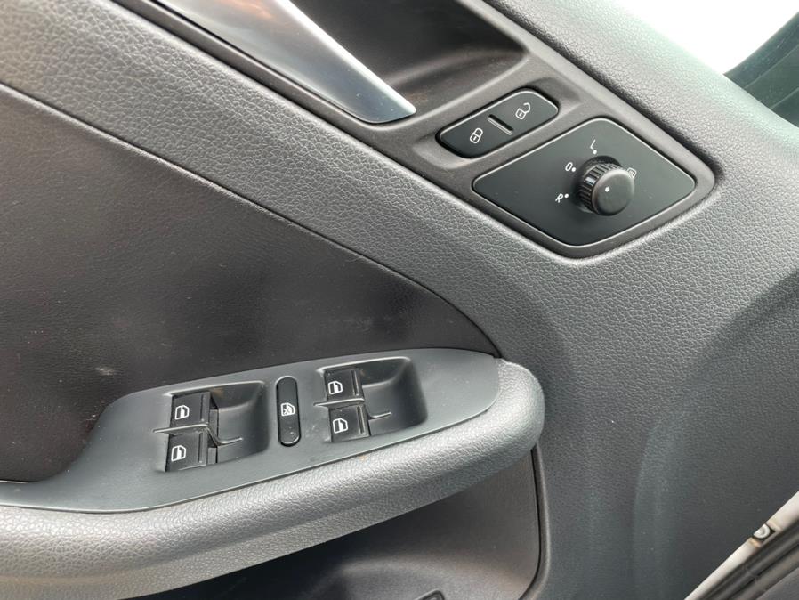 2012 Volkswagen Jetta Sedan 4dr Manual SE w/Convenience & Sunroof PZEV, available for sale in Manchester, Connecticut | Carsonmain LLC. Manchester, Connecticut 2012 Volkswagen Jetta Sedan 4dr Manual SE w/Convenience & Sunroof PZEV, available for sale in Manchester, Connecticut | Carsonmain LLC. Manchester, Connecticut
