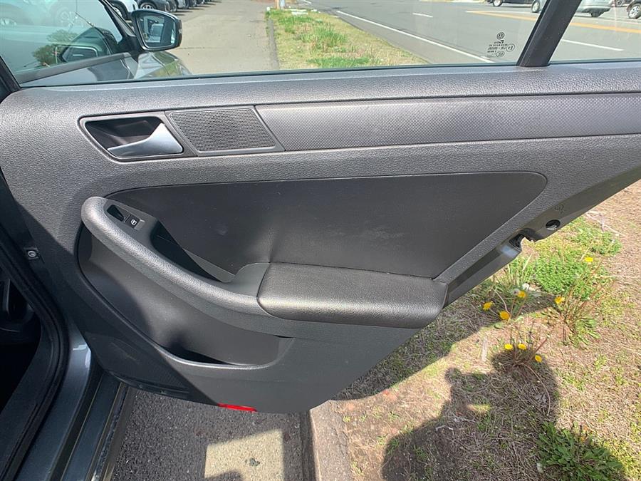 Used Volkswagen Jetta Sedan 4dr Auto SE w/Convenience & Sunroof PZEV 2012 | Smart Buy Auto Sales, LLC. Wallingford, Connecticut Used Volkswagen Jetta Sedan 4dr Auto SE w/Convenience & Sunroof PZEV 2012 | Smart Buy Auto Sales, LLC. Wallingford, Connecticut