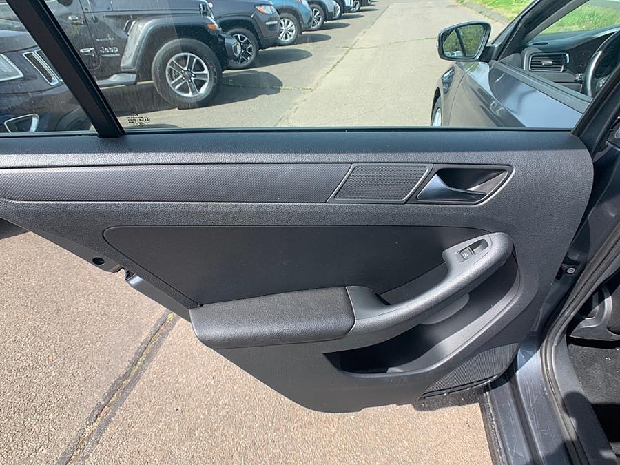 Used Volkswagen Jetta Sedan 4dr Auto SE w/Convenience & Sunroof PZEV 2012 | Smart Buy Auto Sales, LLC. Wallingford, Connecticut Used Volkswagen Jetta Sedan 4dr Auto SE w/Convenience & Sunroof PZEV 2012 | Smart Buy Auto Sales, LLC. Wallingford, Connecticut