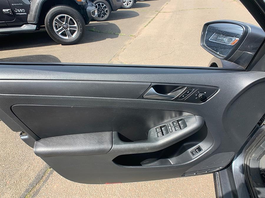 Used Volkswagen Jetta Sedan 4dr Auto SE w/Convenience & Sunroof PZEV 2012 | Smart Buy Auto Sales, LLC. Wallingford, Connecticut Used Volkswagen Jetta Sedan 4dr Auto SE w/Convenience & Sunroof PZEV 2012 | Smart Buy Auto Sales, LLC. Wallingford, Connecticut