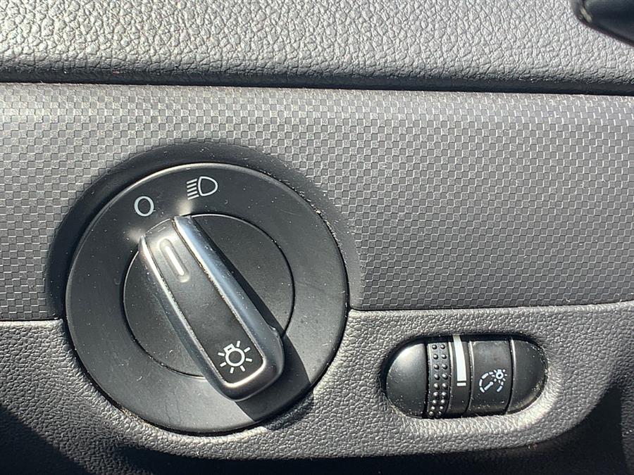 Used Volkswagen Jetta Sedan 4dr Auto SE w/Convenience & Sunroof PZEV 2012 | Smart Buy Auto Sales, LLC. Wallingford, Connecticut Used Volkswagen Jetta Sedan 4dr Auto SE w/Convenience & Sunroof PZEV 2012 | Smart Buy Auto Sales, LLC. Wallingford, Connecticut
