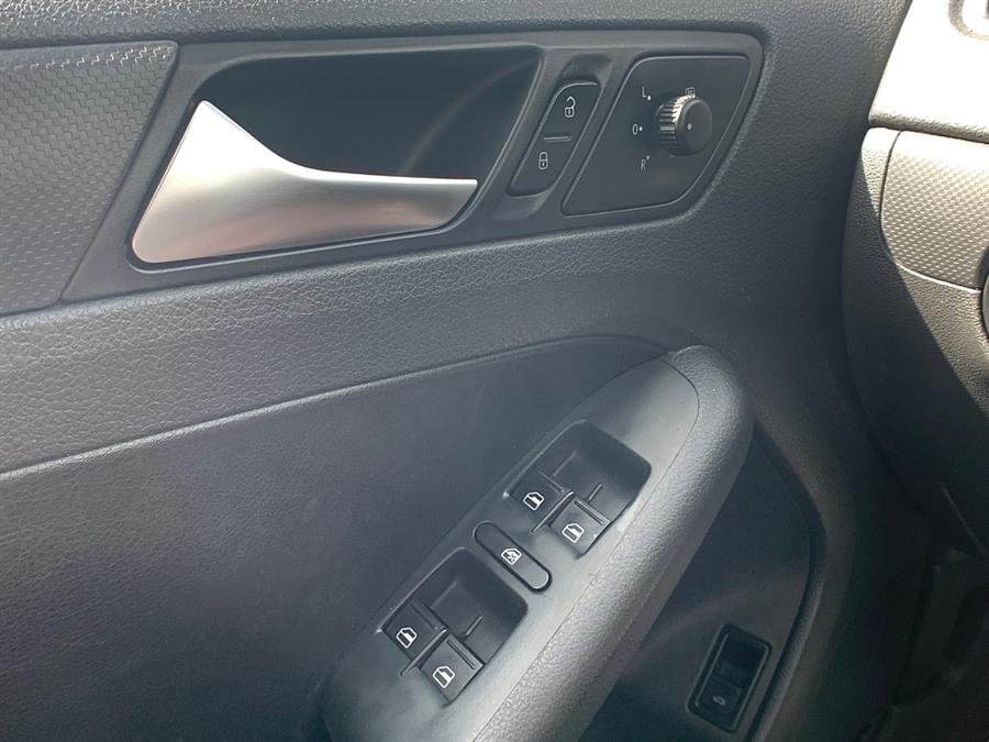 Used Volkswagen Jetta Sedan 4dr Auto SE w/Convenience & Sunroof PZEV 2012 | Smart Buy Auto Sales, LLC. Wallingford, Connecticut Used Volkswagen Jetta Sedan 4dr Auto SE w/Convenience & Sunroof PZEV 2012 | Smart Buy Auto Sales, LLC. Wallingford, Connecticut