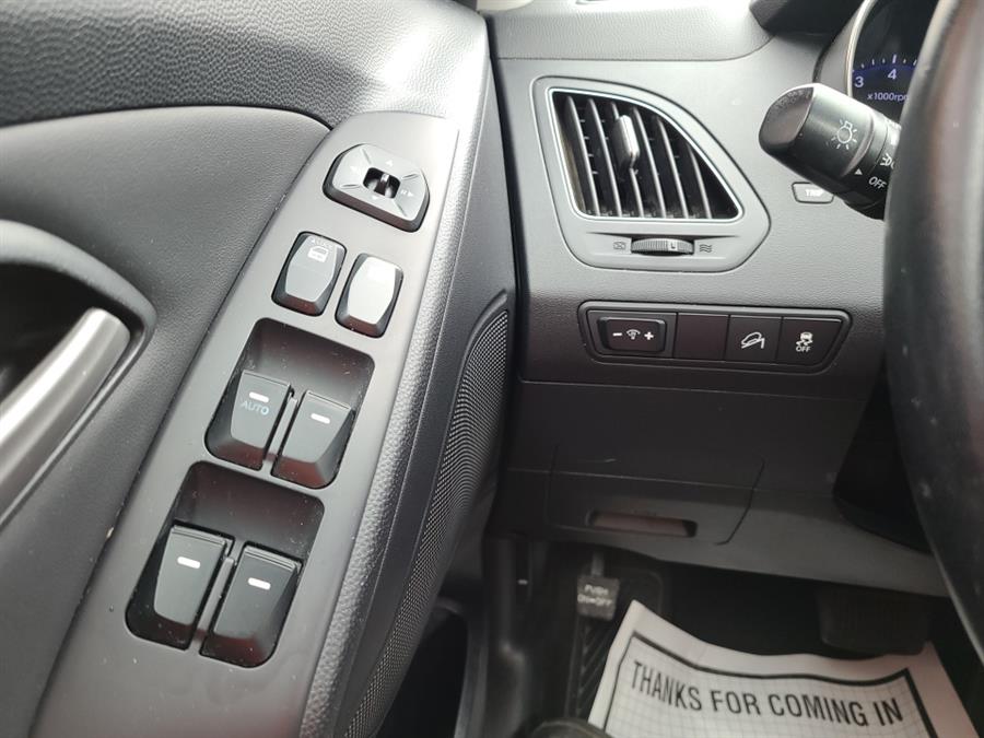 2010 Hyundai Tucson FWD 4dr Auto Limited, available for sale in Waterbury, Connecticut | National Auto Brokers, Inc.. Waterbury, Connecticut 2010 Hyundai Tucson FWD 4dr Auto Limited, available for sale in Waterbury, Connecticut | National Auto Brokers, Inc.. Waterbury, Connecticut