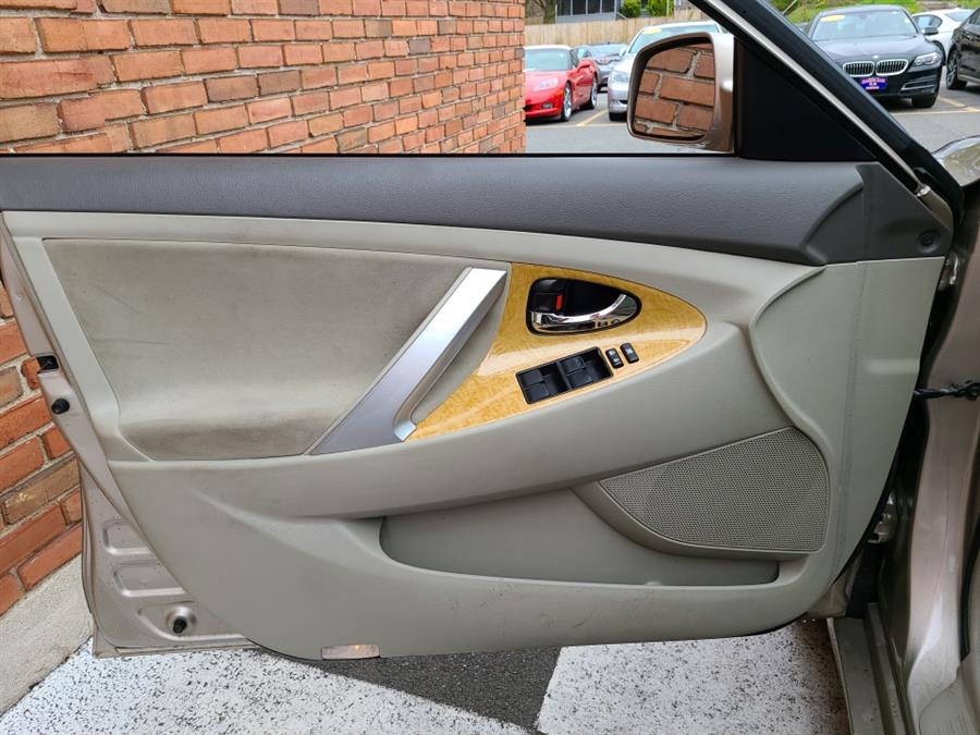 2007 Toyota Camry 4dr Sdn Auto XLE, available for sale in Waterbury, Connecticut | National Auto Brokers, Inc.. Waterbury, Connecticut 2007 Toyota Camry 4dr Sdn Auto XLE, available for sale in Waterbury, Connecticut | National Auto Brokers, Inc.. Waterbury, Connecticut