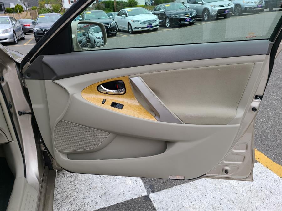 2007 Toyota Camry 4dr Sdn Auto XLE, available for sale in Waterbury, Connecticut | National Auto Brokers, Inc.. Waterbury, Connecticut 2007 Toyota Camry 4dr Sdn Auto XLE, available for sale in Waterbury, Connecticut | National Auto Brokers, Inc.. Waterbury, Connecticut