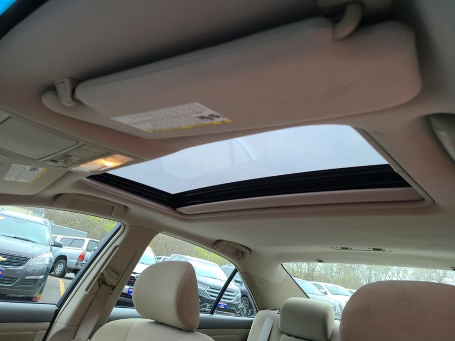 2007 Toyota Camry 4dr Sdn Auto XLE, available for sale in Waterbury, Connecticut | National Auto Brokers, Inc.. Waterbury, Connecticut 2007 Toyota Camry 4dr Sdn Auto XLE, available for sale in Waterbury, Connecticut | National Auto Brokers, Inc.. Waterbury, Connecticut