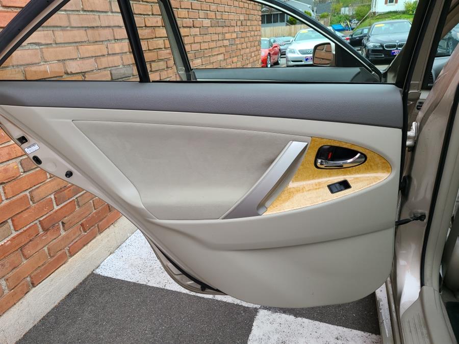 2007 Toyota Camry 4dr Sdn Auto XLE, available for sale in Waterbury, Connecticut | National Auto Brokers, Inc.. Waterbury, Connecticut 2007 Toyota Camry 4dr Sdn Auto XLE, available for sale in Waterbury, Connecticut | National Auto Brokers, Inc.. Waterbury, Connecticut