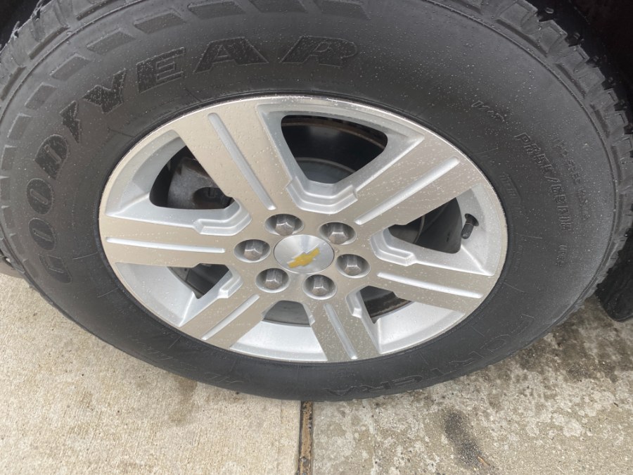 2011 Chevrolet Traverse AWD 4dr LT w/1LT, available for sale in Middle Village, New York | Middle Village Motors . Middle Village, New York 2011 Chevrolet Traverse AWD 4dr LT w/1LT, available for sale in Middle Village, New York | Middle Village Motors . Middle Village, New York