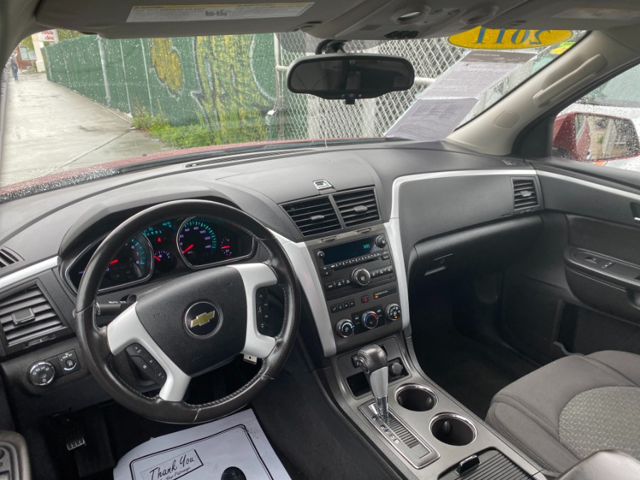 2011 Chevrolet Traverse AWD 4dr LT w/1LT, available for sale in Middle Village, New York | Middle Village Motors . Middle Village, New York 2011 Chevrolet Traverse AWD 4dr LT w/1LT, available for sale in Middle Village, New York | Middle Village Motors . Middle Village, New York
