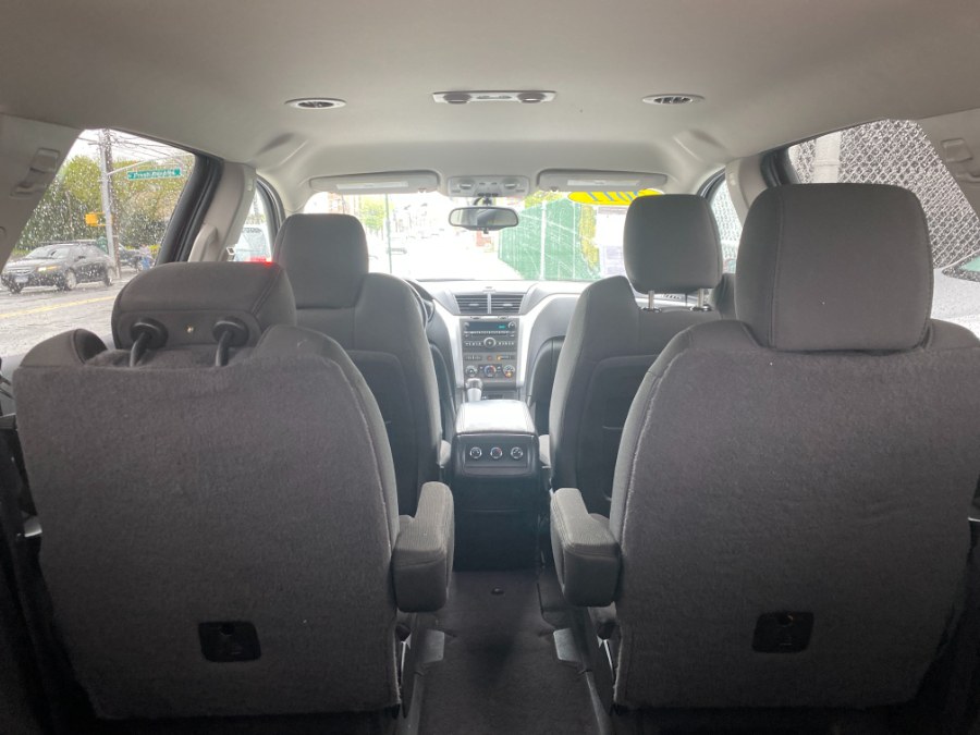 2011 Chevrolet Traverse AWD 4dr LT w/1LT, available for sale in Middle Village, New York | Middle Village Motors . Middle Village, New York 2011 Chevrolet Traverse AWD 4dr LT w/1LT, available for sale in Middle Village, New York | Middle Village Motors . Middle Village, New York
