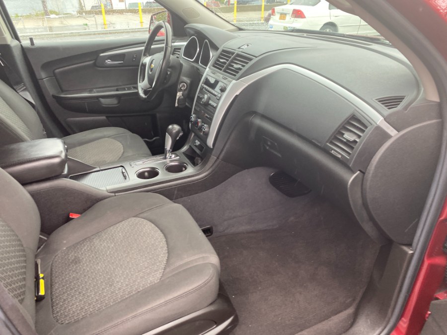 2011 Chevrolet Traverse AWD 4dr LT w/1LT, available for sale in Middle Village, New York | Middle Village Motors . Middle Village, New York 2011 Chevrolet Traverse AWD 4dr LT w/1LT, available for sale in Middle Village, New York | Middle Village Motors . Middle Village, New York