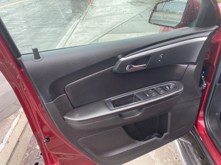 2011 Chevrolet Traverse AWD 4dr LT w/1LT, available for sale in Middle Village, New York | Middle Village Motors . Middle Village, New York 2011 Chevrolet Traverse AWD 4dr LT w/1LT, available for sale in Middle Village, New York | Middle Village Motors . Middle Village, New York