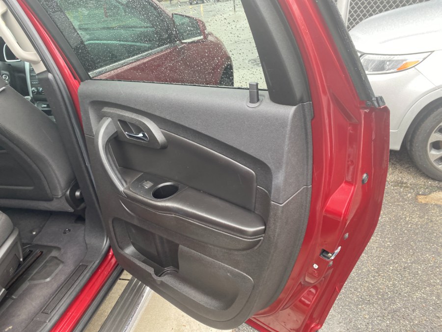 2011 Chevrolet Traverse AWD 4dr LT w/1LT, available for sale in Middle Village, New York | Middle Village Motors . Middle Village, New York 2011 Chevrolet Traverse AWD 4dr LT w/1LT, available for sale in Middle Village, New York | Middle Village Motors . Middle Village, New York