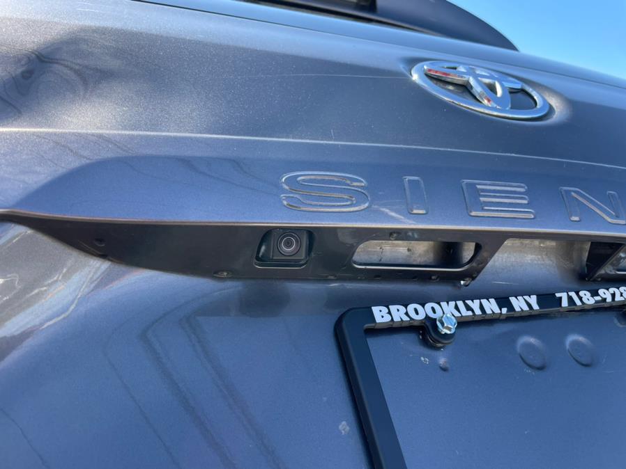 2012 Toyota Sienna 5dr 7-Pass Van V6 LE FWD (Natl), available for sale in Brooklyn, NY