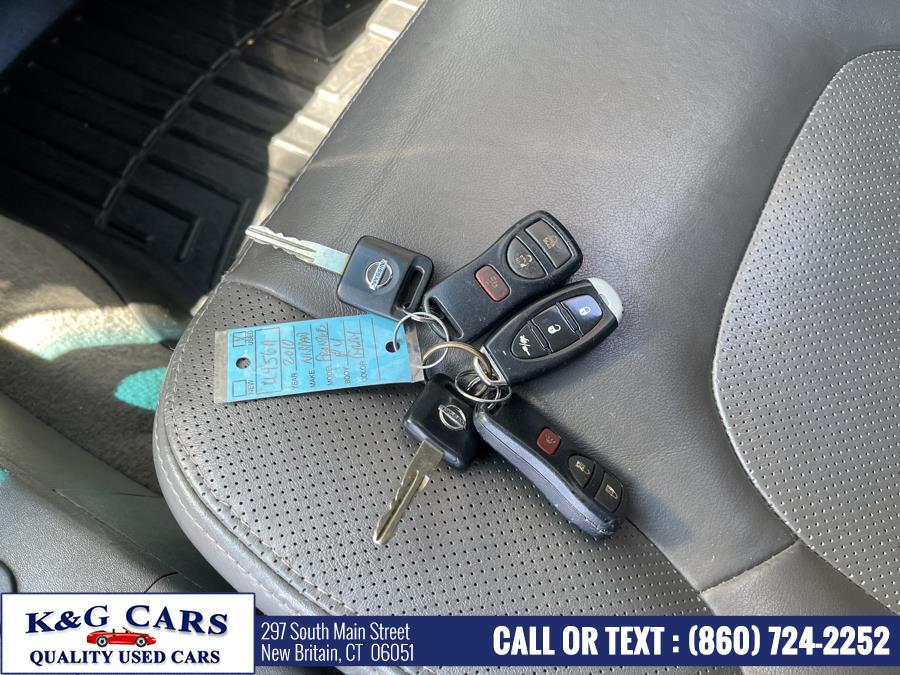 2010 Nissan Frontier 4WD Crew Cab SWB Auto SE, available for sale in New Britain, Connecticut | K and G Cars . New Britain, Connecticut 2010 Nissan Frontier 4WD Crew Cab SWB Auto SE, available for sale in New Britain, Connecticut | K and G Cars . New Britain, Connecticut