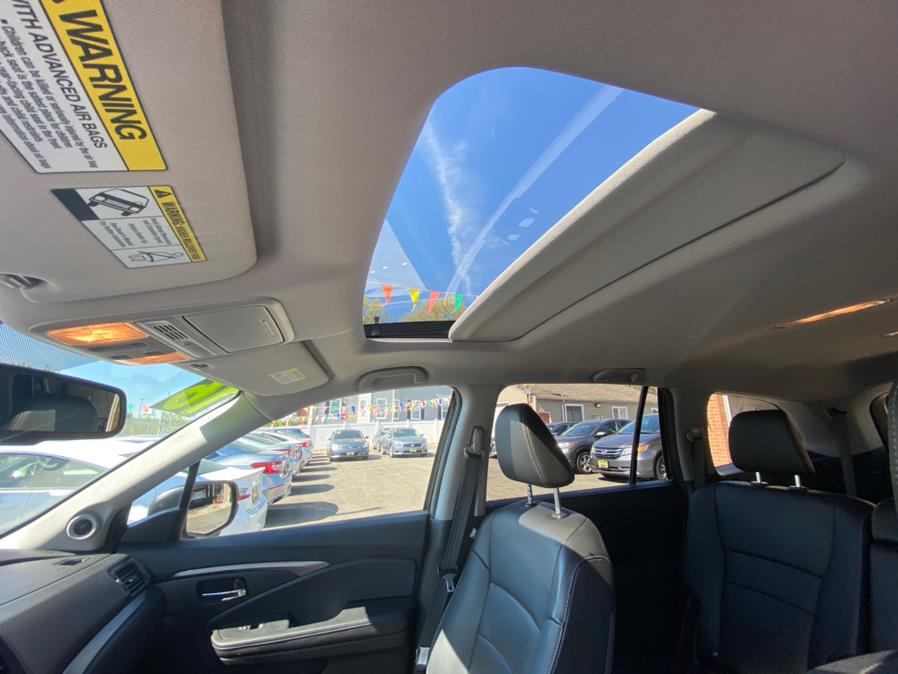 2016 Honda Pilot AWD 4dr EX-L w/Navi, available for sale in Hartford, Connecticut | VEB Auto Sales. Hartford, Connecticut 2016 Honda Pilot AWD 4dr EX-L w/Navi, available for sale in Hartford, Connecticut | VEB Auto Sales. Hartford, Connecticut