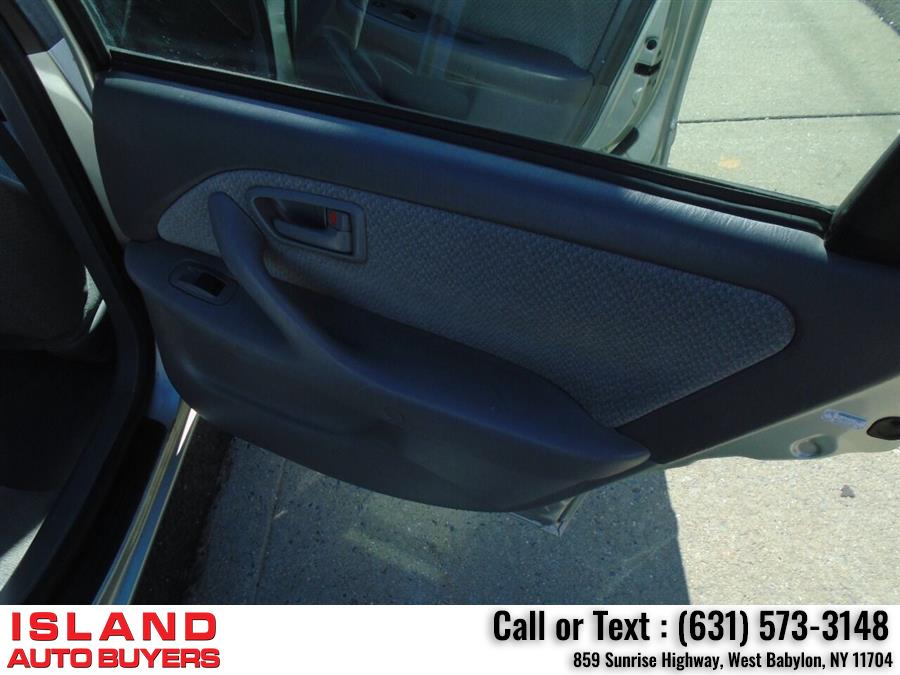Used Toyota Camry LE 4dr Sedan 2000 | Island Auto Buyers. West Babylon, New York Used Toyota Camry LE 4dr Sedan 2000 | Island Auto Buyers. West Babylon, New York
