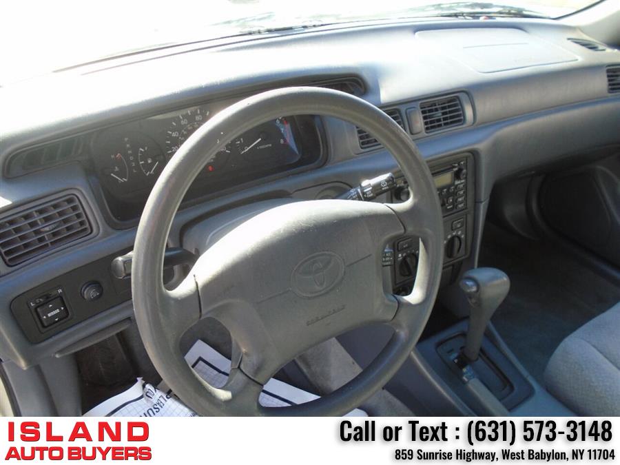 Used Toyota Camry LE 4dr Sedan 2000 | Island Auto Buyers. West Babylon, New York Used Toyota Camry LE 4dr Sedan 2000 | Island Auto Buyers. West Babylon, New York