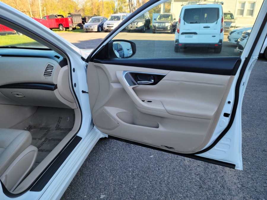 2013 Nissan Altima 4dr Sdn I4 2.5 SL Leather & Sunroof, available for sale in East Windsor, Connecticut | Toro Auto. East Windsor, Connecticut 2013 Nissan Altima 4dr Sdn I4 2.5 SL Leather & Sunroof, available for sale in East Windsor, Connecticut | Toro Auto. East Windsor, Connecticut