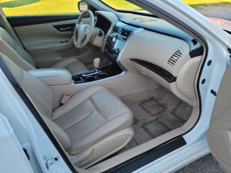 2013 Nissan Altima 4dr Sdn I4 2.5 SL Leather & Sunroof, available for sale in East Windsor, Connecticut | Toro Auto. East Windsor, Connecticut 2013 Nissan Altima 4dr Sdn I4 2.5 SL Leather & Sunroof, available for sale in East Windsor, Connecticut | Toro Auto. East Windsor, Connecticut