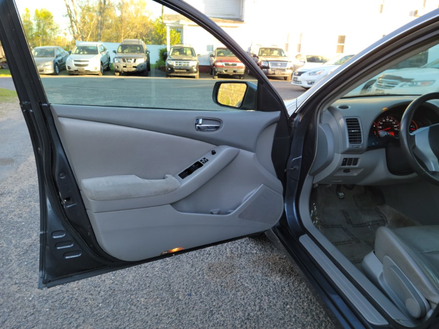 2009 Nissan Altima 2.5 SL Leather & Sunroof, available for sale in East Windsor, Connecticut | Toro Auto. East Windsor, Connecticut 2009 Nissan Altima 2.5 SL Leather & Sunroof, available for sale in East Windsor, Connecticut | Toro Auto. East Windsor, Connecticut