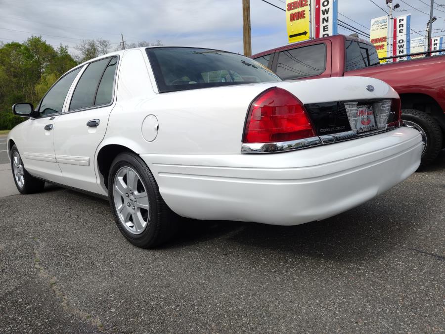 2011 Ford Crown Victoria 4dr Sdn LX, available for sale in Wantagh, New York | Alpine Motors Inc. Wantagh, New York 2011 Ford Crown Victoria 4dr Sdn LX, available for sale in Wantagh, New York | Alpine Motors Inc. Wantagh, New York