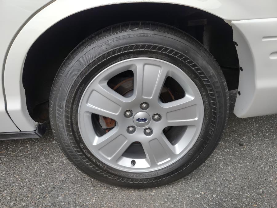 2011 Ford Crown Victoria 4dr Sdn LX, available for sale in Wantagh, New York | Alpine Motors Inc. Wantagh, New York 2011 Ford Crown Victoria 4dr Sdn LX, available for sale in Wantagh, New York | Alpine Motors Inc. Wantagh, New York
