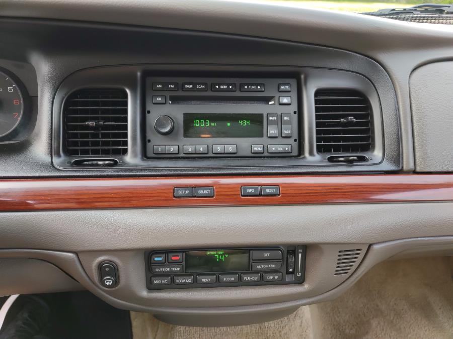 2011 Ford Crown Victoria 4dr Sdn LX, available for sale in Wantagh, New York | Alpine Motors Inc. Wantagh, New York 2011 Ford Crown Victoria 4dr Sdn LX, available for sale in Wantagh, New York | Alpine Motors Inc. Wantagh, New York