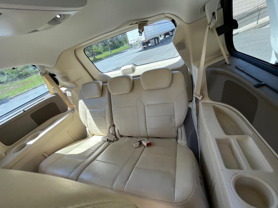 2010 Volkswagen Routan 4dr Wgn SEL w/Navigation, available for sale in Revere, Massachusetts | Wonderland Auto. Revere, Massachusetts 2010 Volkswagen Routan 4dr Wgn SEL w/Navigation, available for sale in Revere, Massachusetts | Wonderland Auto. Revere, Massachusetts
