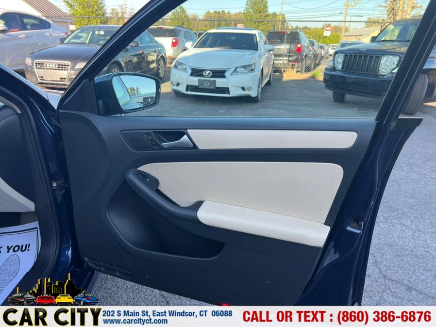 2012 Volkswagen Jetta Sedan 4dr Auto SE PZEV, available for sale in East Windsor, Connecticut | Car City LLC. East Windsor, Connecticut 2012 Volkswagen Jetta Sedan 4dr Auto SE PZEV, available for sale in East Windsor, Connecticut | Car City LLC. East Windsor, Connecticut