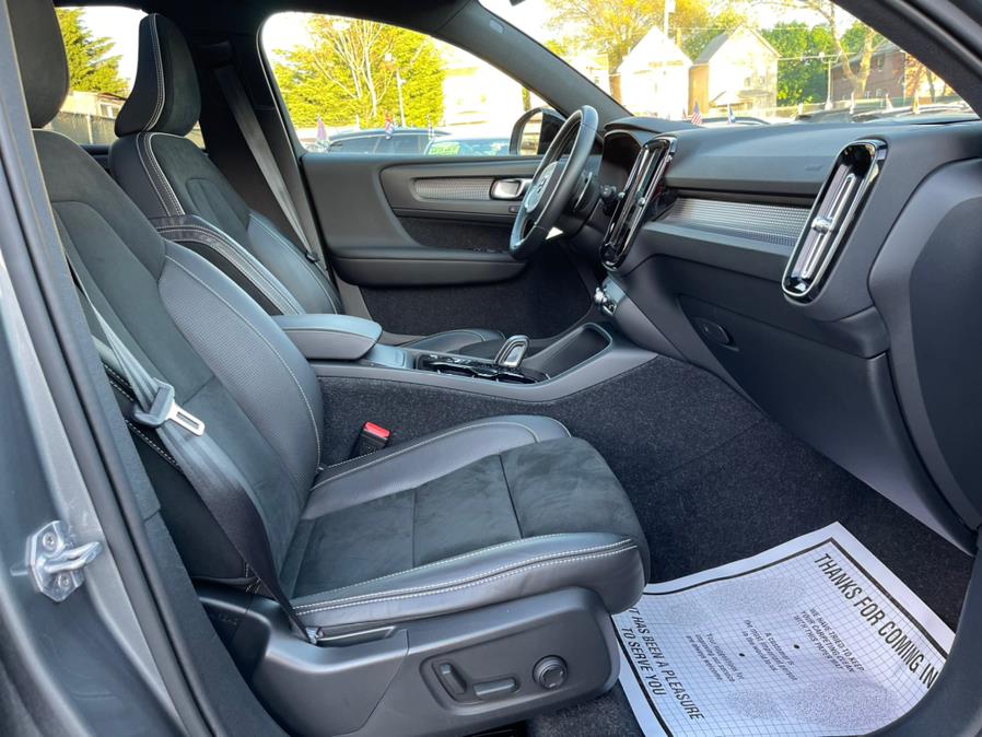 Used Volvo XC40 T5 AWD R-Design 2019 | Auto Haus of Irvington Corp. Irvington , New Jersey
