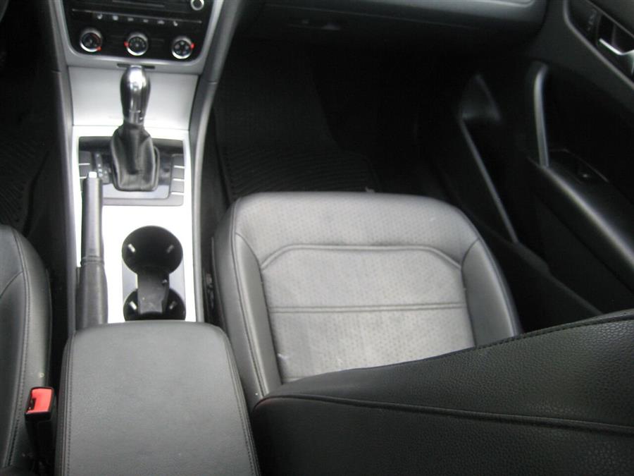 2013 Volkswagen Passat SE PZEV 4dr Sedan 6A, available for sale in Massapequa, New York | Rite Choice Auto Inc.. Massapequa, New York 2013 Volkswagen Passat SE PZEV 4dr Sedan 6A, available for sale in Massapequa, New York | Rite Choice Auto Inc.. Massapequa, New York