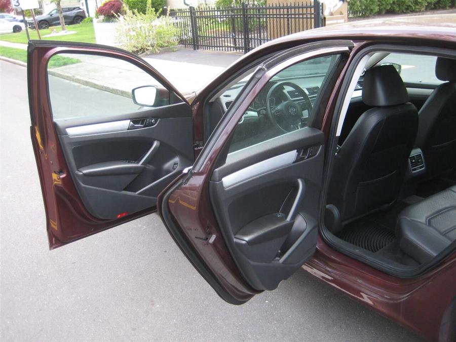 2013 Volkswagen Passat SE PZEV 4dr Sedan 6A, available for sale in Massapequa, New York | Rite Choice Auto Inc.. Massapequa, New York 2013 Volkswagen Passat SE PZEV 4dr Sedan 6A, available for sale in Massapequa, New York | Rite Choice Auto Inc.. Massapequa, New York