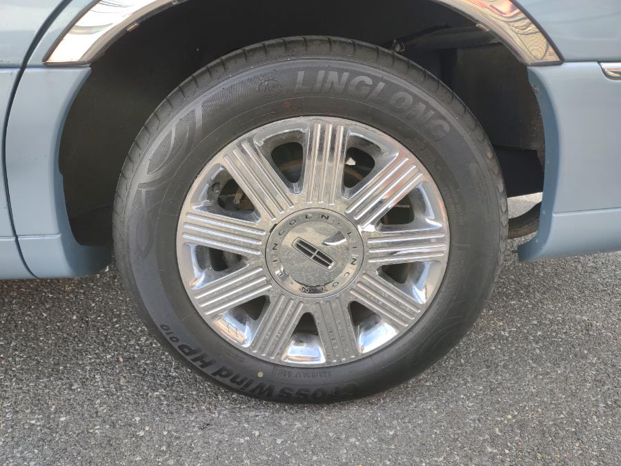 2005 Lincoln Town Car 4dr Sdn Signature Limited, available for sale in Wantagh, New York | Alpine Motors Inc. Wantagh, New York 2005 Lincoln Town Car 4dr Sdn Signature Limited, available for sale in Wantagh, New York | Alpine Motors Inc. Wantagh, New York
