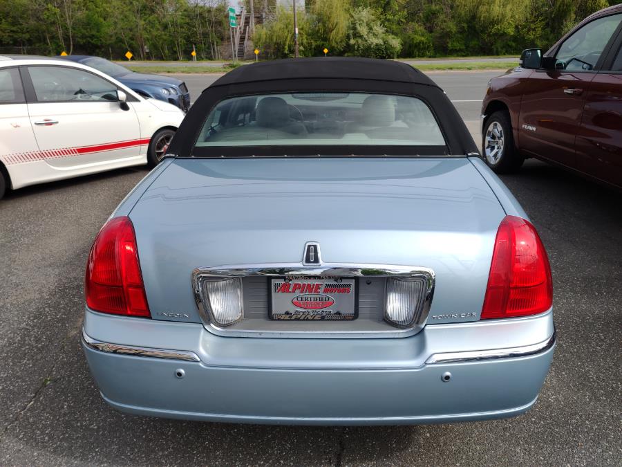 2005 Lincoln Town Car 4dr Sdn Signature Limited, available for sale in Wantagh, New York | Alpine Motors Inc. Wantagh, New York 2005 Lincoln Town Car 4dr Sdn Signature Limited, available for sale in Wantagh, New York | Alpine Motors Inc. Wantagh, New York