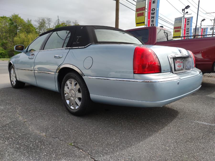 2005 Lincoln Town Car 4dr Sdn Signature Limited, available for sale in Wantagh, New York | Alpine Motors Inc. Wantagh, New York 2005 Lincoln Town Car 4dr Sdn Signature Limited, available for sale in Wantagh, New York | Alpine Motors Inc. Wantagh, New York