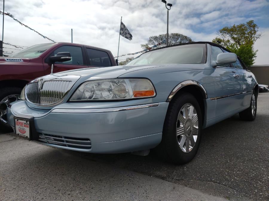 2005 Lincoln Town Car 4dr Sdn Signature Limited, available for sale in Wantagh, New York | Alpine Motors Inc. Wantagh, New York 2005 Lincoln Town Car 4dr Sdn Signature Limited, available for sale in Wantagh, New York | Alpine Motors Inc. Wantagh, New York