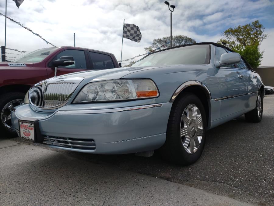 2005 Lincoln Town Car 4dr Sdn Signature Limited, available for sale in Wantagh, New York | Alpine Motors Inc. Wantagh, New York 2005 Lincoln Town Car 4dr Sdn Signature Limited, available for sale in Wantagh, New York | Alpine Motors Inc. Wantagh, New York