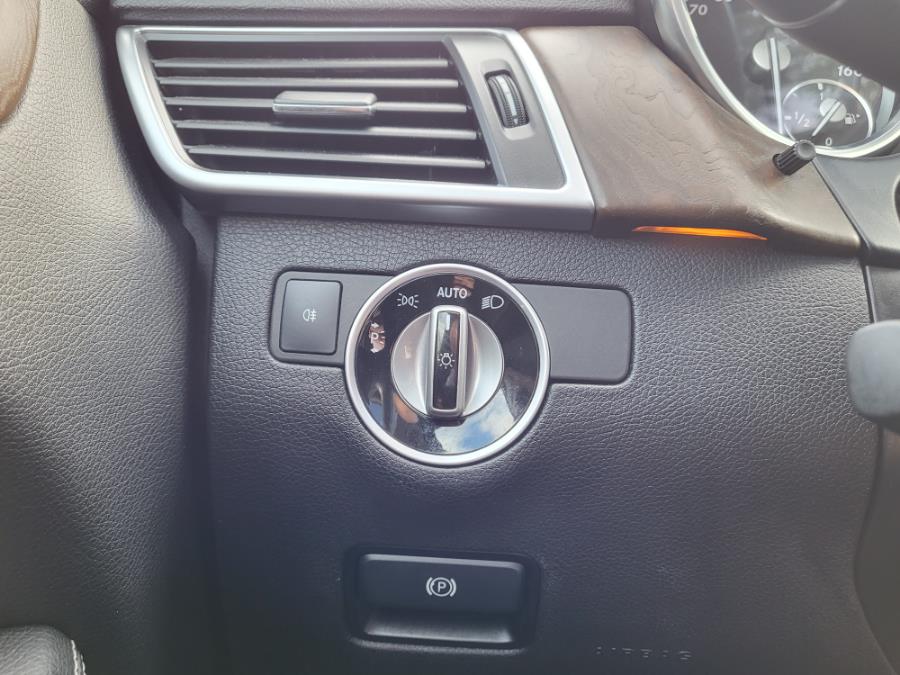 2015 Mercedes-Benz M-Class 4MATIC 4dr ML 350, available for sale in Newark , New Jersey | Champion Used Auto Sales 2. Newark , New Jersey 2015 Mercedes-Benz M-Class 4MATIC 4dr ML 350, available for sale in Newark , New Jersey | Champion Used Auto Sales 2. Newark , New Jersey