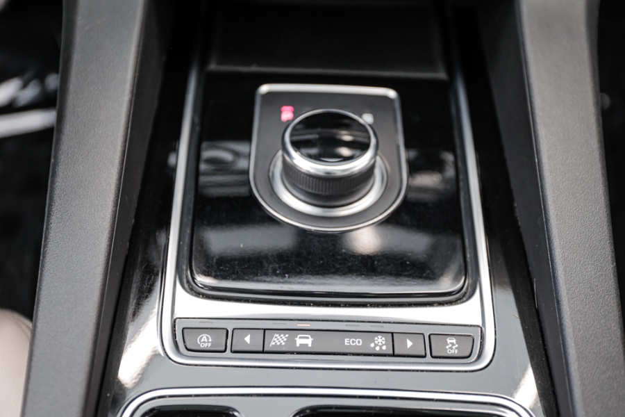 Used Jaguar F-PACE 25t Premium AWD 2019 | 26 Motors Long Island. ELMONT, New York Used Jaguar F-PACE 25t Premium AWD 2019 | 26 Motors Long Island. ELMONT, New York
