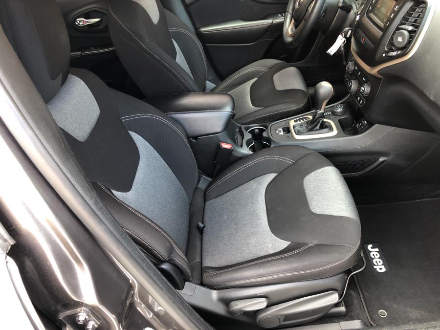 2014 Jeep Cherokee 4WD 4dr Latitude, available for sale in Waterbury, Connecticut | National Auto Brokers, Inc.. Waterbury, Connecticut 2014 Jeep Cherokee 4WD 4dr Latitude, available for sale in Waterbury, Connecticut | National Auto Brokers, Inc.. Waterbury, Connecticut