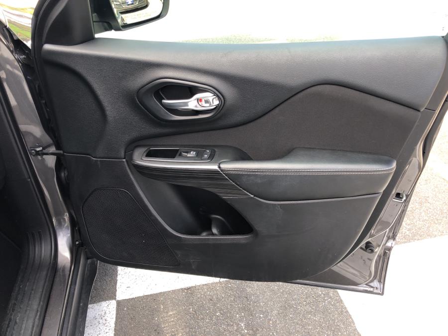 2014 Jeep Cherokee 4WD 4dr Latitude, available for sale in Waterbury, Connecticut | National Auto Brokers, Inc.. Waterbury, Connecticut 2014 Jeep Cherokee 4WD 4dr Latitude, available for sale in Waterbury, Connecticut | National Auto Brokers, Inc.. Waterbury, Connecticut