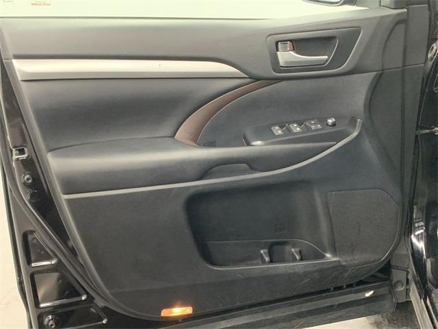 Used Toyota Highlander XLE 2019 | Eastchester Motor Cars. Bronx, New York Used Toyota Highlander XLE 2019 | Eastchester Motor Cars. Bronx, New York