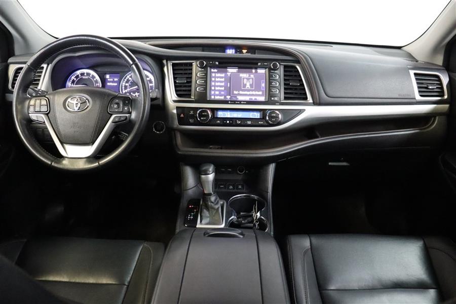 Used Toyota Highlander XLE 2019 | Fast Track Motors. Paterson, New Jersey Used Toyota Highlander XLE 2019 | Fast Track Motors. Paterson, New Jersey