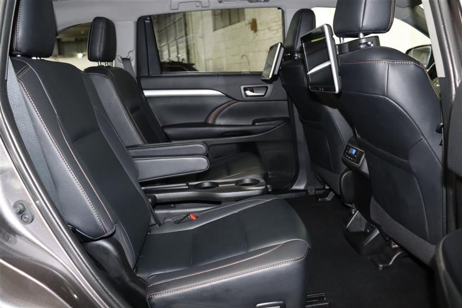 Used Toyota Highlander XLE 2019 | Fast Track Motors. Paterson, New Jersey Used Toyota Highlander XLE 2019 | Fast Track Motors. Paterson, New Jersey