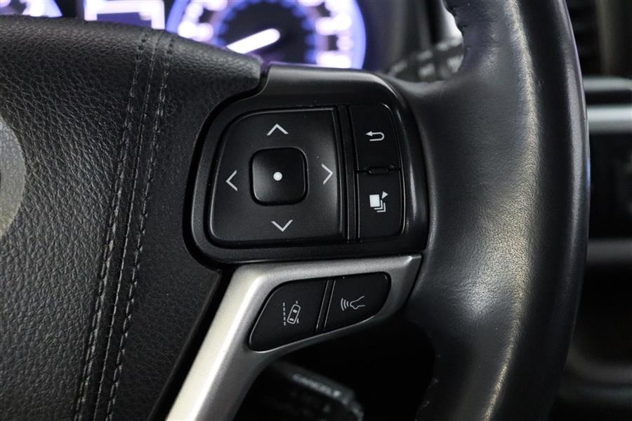 Used Toyota Highlander XLE 2019 | Fast Track Motors. Paterson, New Jersey Used Toyota Highlander XLE 2019 | Fast Track Motors. Paterson, New Jersey