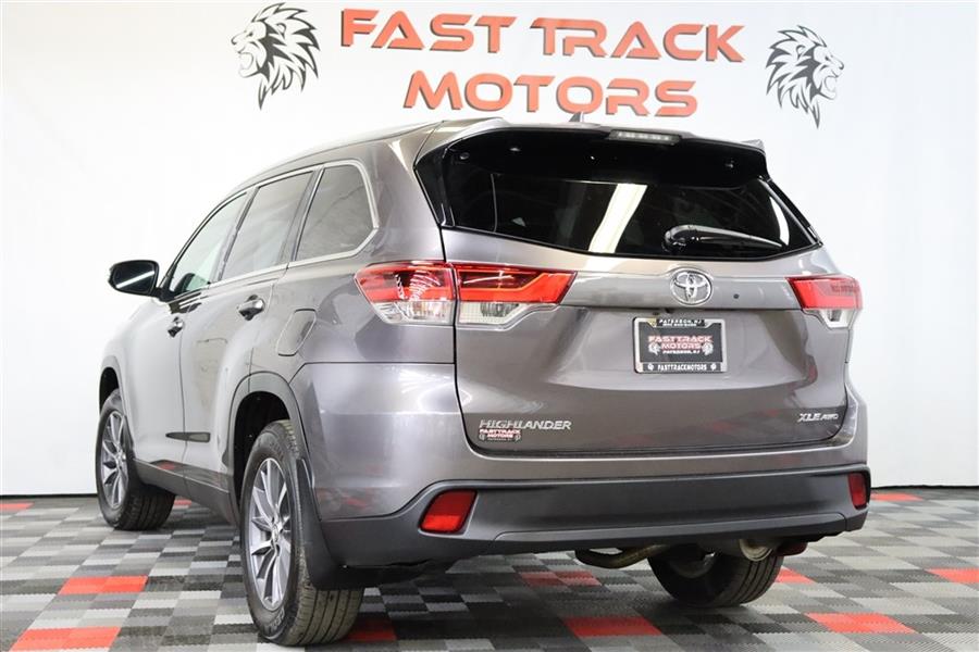 Used Toyota Highlander XLE 2019 | Fast Track Motors. Paterson, New Jersey Used Toyota Highlander XLE 2019 | Fast Track Motors. Paterson, New Jersey