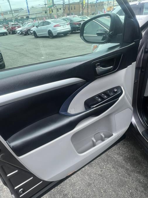 Used Toyota Highlander XLE V6 AWD (Natl) 2019 | NJ Used Cars Center. Irvington, New Jersey Used Toyota Highlander XLE V6 AWD (Natl) 2019 | NJ Used Cars Center. Irvington, New Jersey